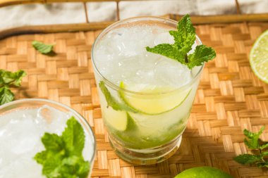 İçki ferahlatıcı Rom Naneli Mojito Kokteyl nükteli LIME