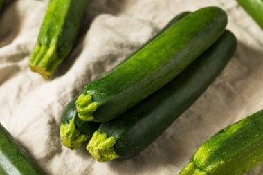 Olgun Yeşil Kabak Yemeye Hazır Organik Kabak