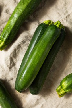 Olgun Yeşil Kabak Yemeye Hazır Organik Kabak