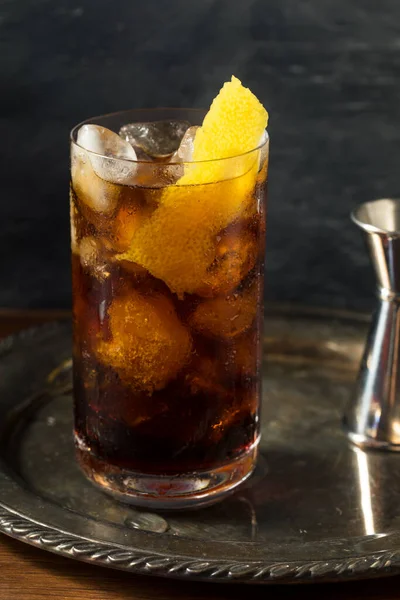 Ποτό Amaro Και Cola Fernando Cocktail Γαρνιτούρα Λεμόνι — Φωτογραφία Αρχείου