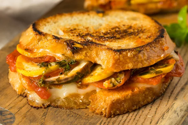 Hausgemachtes Veggie Ratatouille Sandwich Mit Tomaten Und Kürbis — Stockfoto
