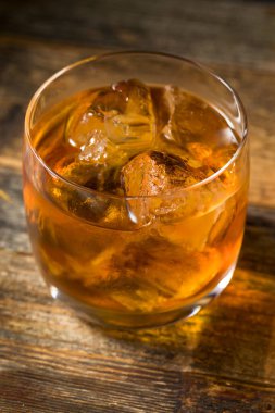 İçkili Tazeleyici Fransız Bağlantısı Konyaklı Kokteyl