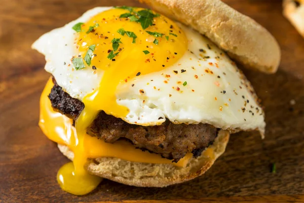 Homemade Egg Sausage Muffin Sandwich Breakfast — 스톡 사진