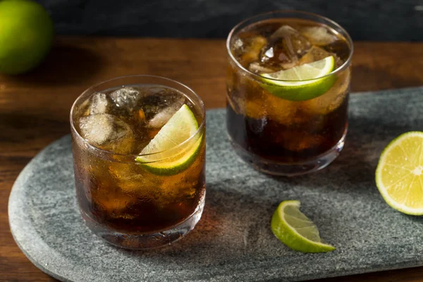 Drank Verfrissend Cuba Libre Cocktail Met Rum Limoen — Stockfoto