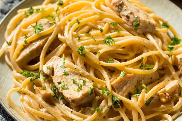 Hemlagad Kyckling Fettuccine Alfredo Pasta Redo Att Äta — Stockfoto