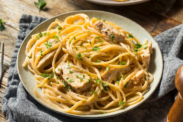 Pollo Casero Fettuccine Alfredo Pasta Listo Para Comer —  Fotos de Stock