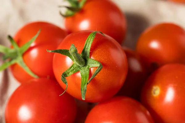 Raw Red Organic Cherry Tomatoes Ready Eat — Stock Photo, Image