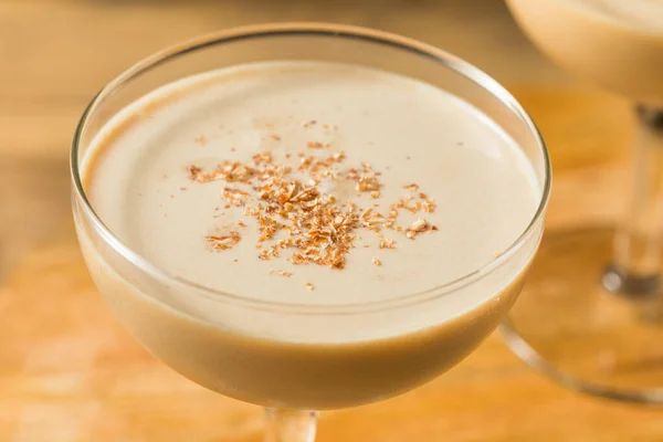 Chlast Osvěžující Brandy Alexander Koktejl Krémem Cacao — Stock fotografie