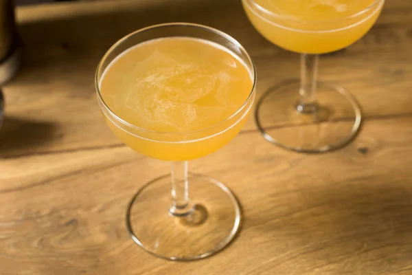 Boozy Refresh Cognac Sheets Cocktail Rum Lemon — стокове фото