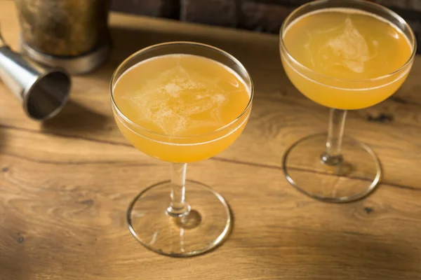 Boozy Refresh Cognac Sheets Cocktail Rum Lemon — стокове фото