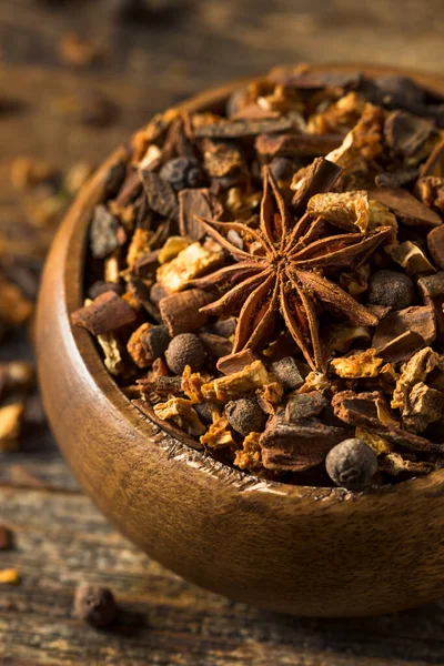 Droge Biologische Mulling Specerijen Een Schaal Voor Glühwein — Stockfoto