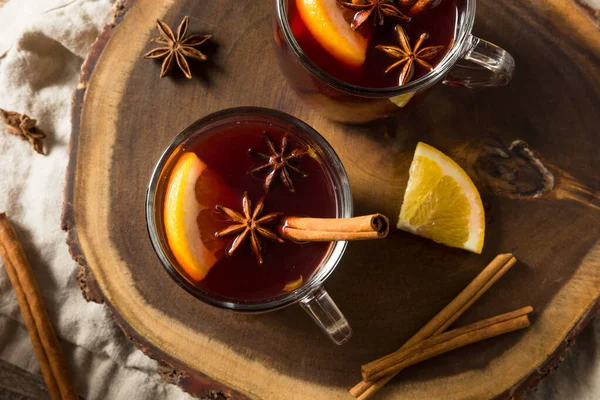 Vino Rimuginato Caldo Alcolico Con Arancia Spezie — Foto Stock