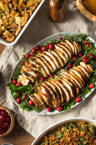 Domácí Večeře Den Díkůvzdání Krocaní Talíř Nadívanými Fazolemi Gravy Bramborovou — Stock fotografie