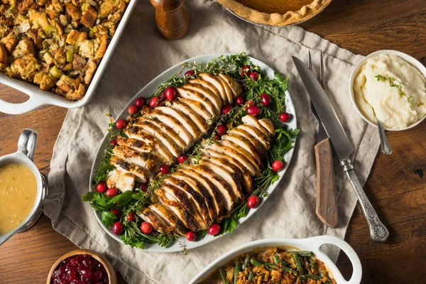 Homemade Thanksgiving Turkey Platter Dinner Stuffing Gravy Beans Mashed Potatoes — Stock Photo, Image