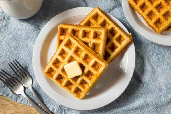 Hemgjorda Varma Belgiska Våfflor Till Frukost Med Smör — Stockfoto