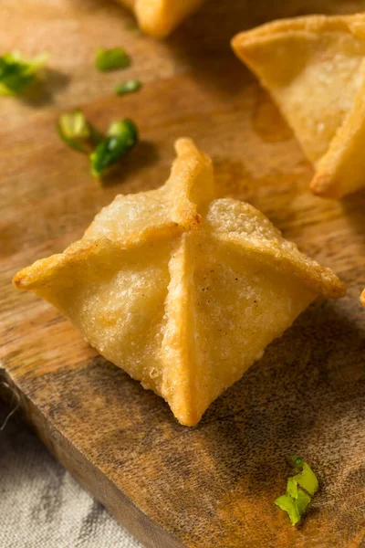 Caranguejo Frito Caseiro Rangoon Wontons Com Molho Mergulho — Fotografia de Stock