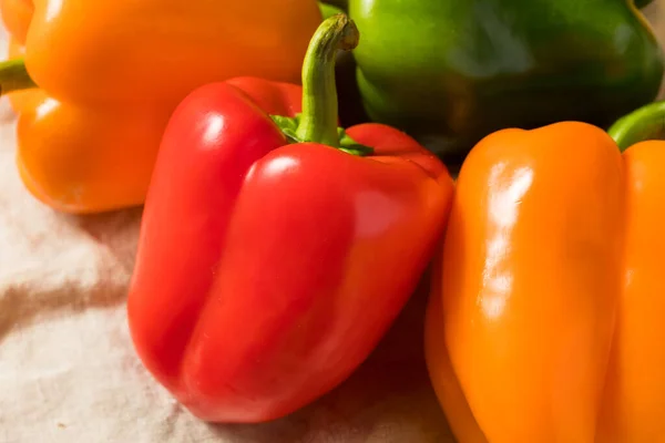 Raw Organic Kleurrijke Bell Peppers Een Bunch — Stockfoto