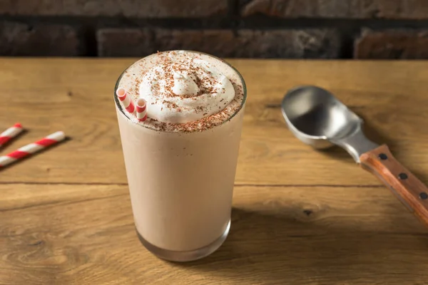 Hausgemachtes Schokoladeneis Milchshake Mit Schlagsahne — Stockfoto