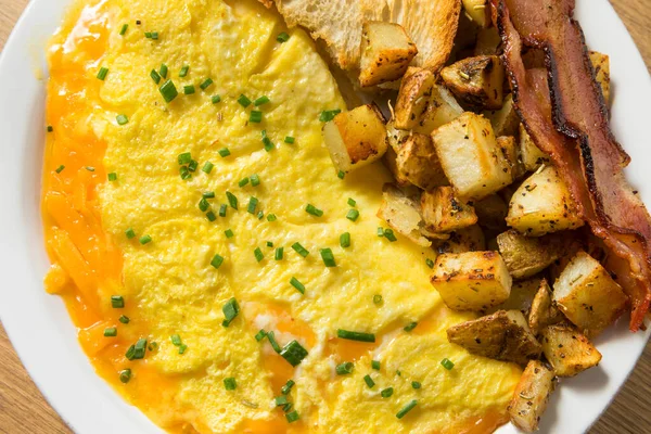 Homemade Healthy Cheese Omelet Breakfast Potatoes Bacon — Stock Photo, Image