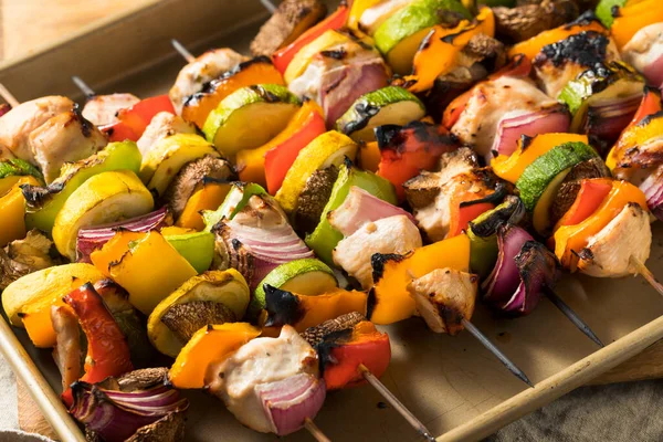 Espetos Frango Grelhado Caseiro Kebab Com Legumes Saudáveis — Fotografia de Stock