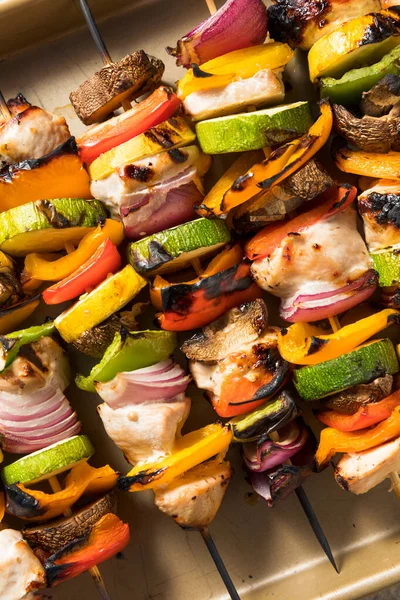 Espetos Frango Grelhado Caseiro Kebab Com Legumes Saudáveis — Fotografia de Stock