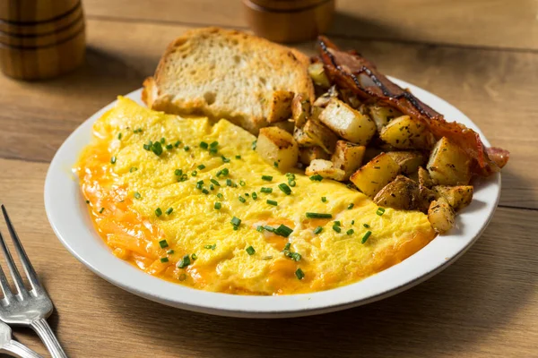 Homemade Healthy Cheese Omelet Breakfast Potatoes Bacon — Stock Photo, Image