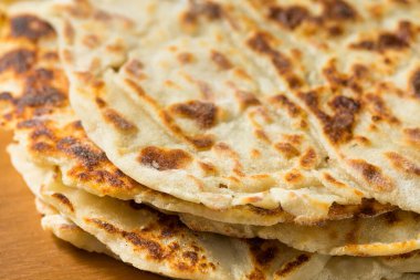 Ev yapımı Norveçli Patates Lefse Şekerli ve Tereyağlı Yassı Ekmek
