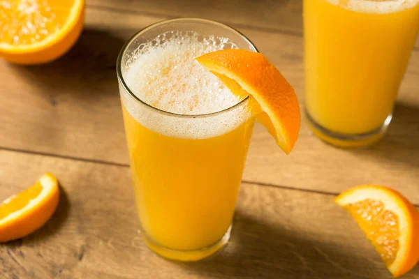 Drank Verfrissende Beermosa Cocktail Voor Brunch Met Sinaasappelsap — Stockfoto