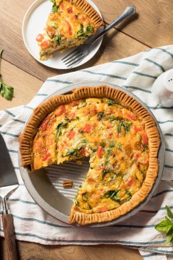 Ispanaklı ve domatesli Kahvaltı İçin Sağlıklı Sebzeli Kiş