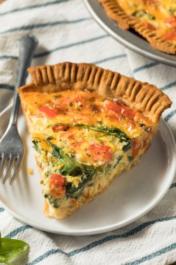 Ispanaklı ve domatesli Kahvaltı İçin Sağlıklı Sebzeli Kiş