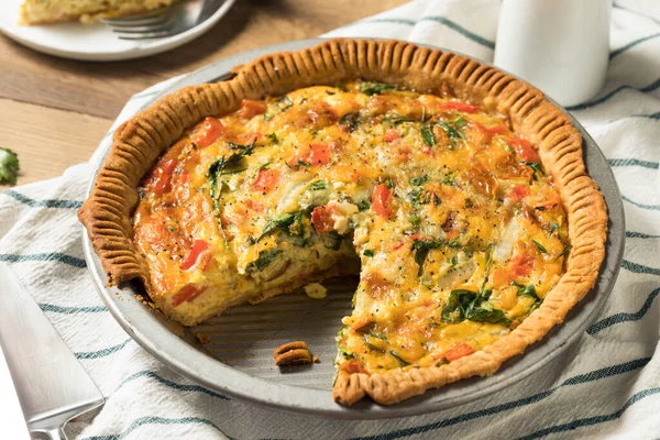 Zdrowe Veggie Quiche Śniadanie Szpinakiem Pomidorem — Zdjęcie stockowe