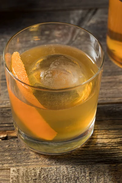 Ποτό Batch Old Fashioned Cocktail Μπέρμπον Και Bitters — Φωτογραφία Αρχείου