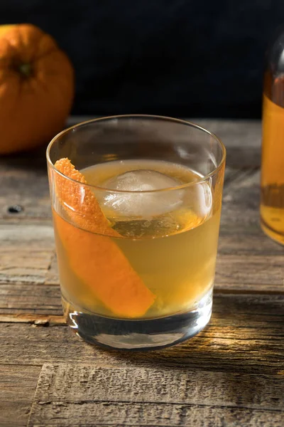 Ποτό Batch Old Fashioned Cocktail Μπέρμπον Και Bitters — Φωτογραφία Αρχείου