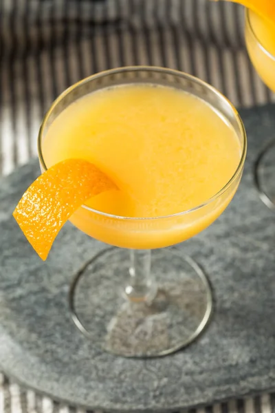 Cocktail Rafraîchissant Boozy Brandy Paradise Avec Une Garniture Orange — Photo