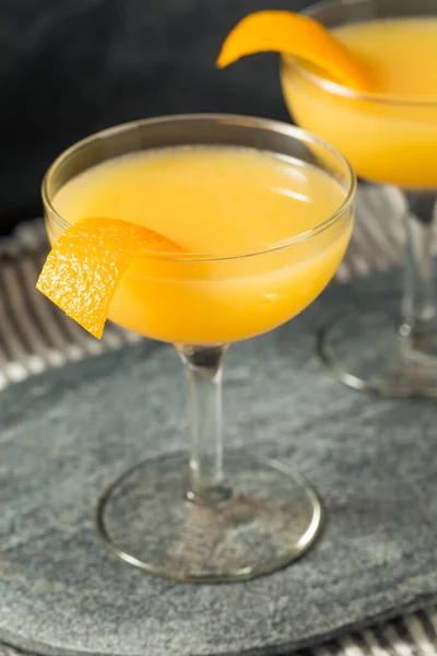 Cocktail Rafraîchissant Boozy Brandy Paradise Avec Une Garniture Orange — Photo