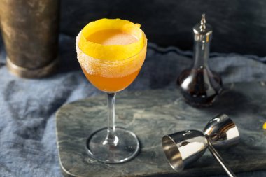 İçkili Brandy Crusta Şeker ve Limonlu Kokteyl