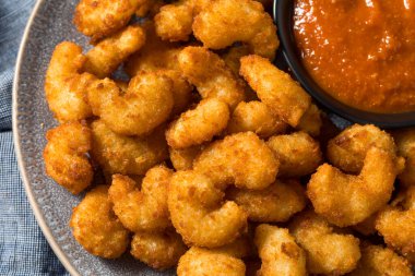 Ev yapımı Kızarmış Patlamış Mısır Karidesi Yemeye Hazır