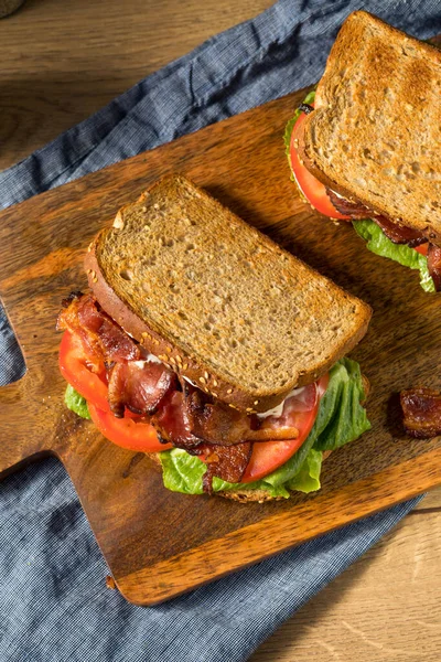 Сэндвич Бекона Салатом Помидорами — стоковое фото
