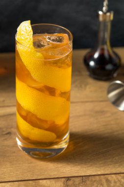 İçki Tazeleyen Atlar Boyun Kokteyli Konyakla