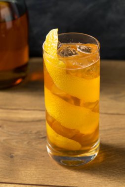 İçki Tazeleyen Atlar Boyun Kokteyli Konyakla