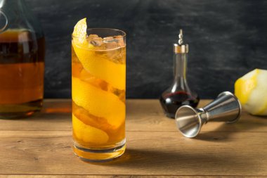 İçki Tazeleyen Atlar Boyun Kokteyli Konyakla