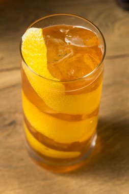 İçki Tazeleyen Atlar Boyun Kokteyli Konyakla