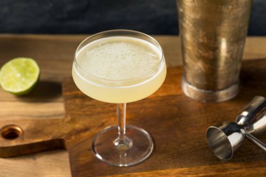LIme ve Rum 'la Mezcal Yasadışı Kokteyl