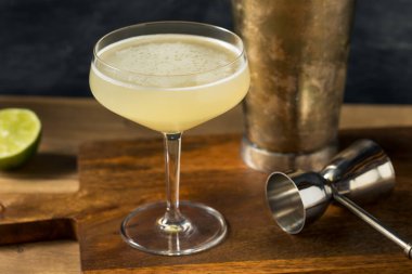 LIme ve Rum 'la Mezcal Yasadışı Kokteyl