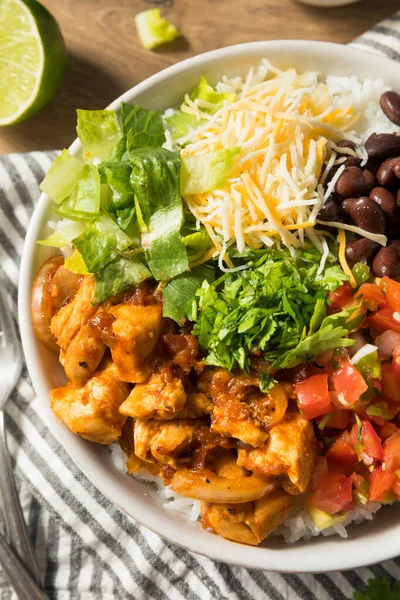 Buatan Rumah Chicken Burrito Bowl Dengan Salsa Corn Dan Beans — Stok Foto