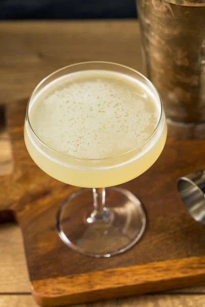 Alkohol Orzeźwiający Mezcal Nielegalny Koktajl Limonką Rumem — Zdjęcie stockowe