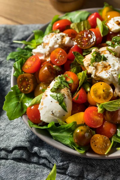 Ensalada Tomate Queso Burrata Saludable Casera Con Albahaca — Foto de Stock