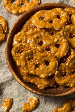 Ev yapımı tuzlu kraker. Yemeye hazır.