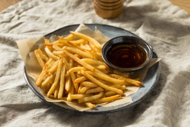Ev yapımı Malt Sirkesi Deniz Tuzu ile patates kızartması