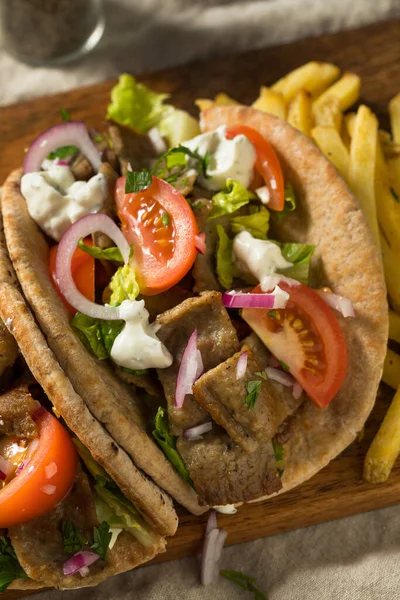 Sandwich Gyro Griego Casero Con Tomate Tzatziki Una Lechuga — Foto de Stock